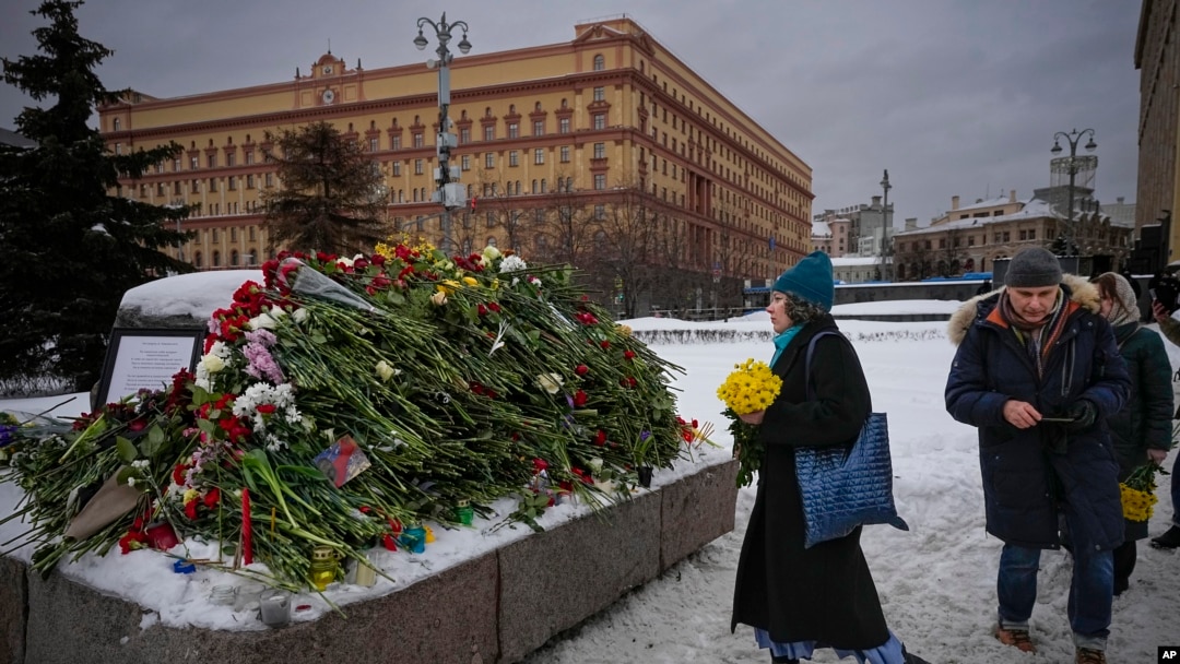People remember Alexei Navalny where the first camp of the Gulag political prison system was established in Moscow, Russia, Feb. 17, 2024. 