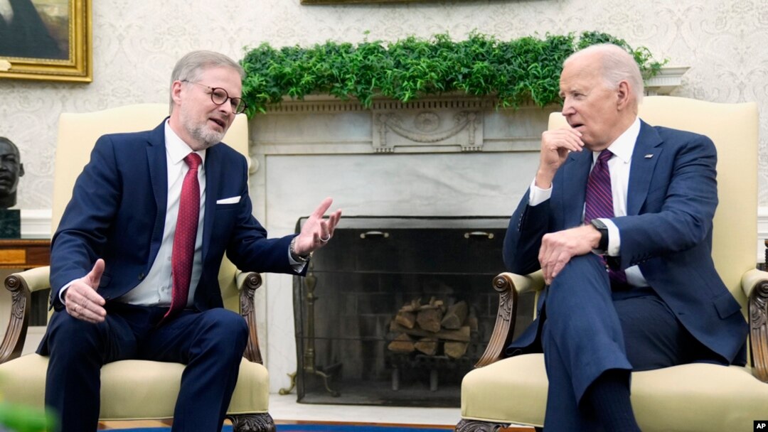 Prime Minister Petr Fiala of the Czech Republic speaks with U.S. President Joe Biden during a meeting in the Oval Office at the White House, April 15, 2024.