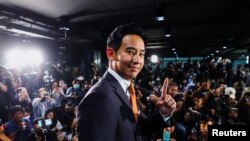 태국 총선에서 제1당에 오른 '전진당'의 피타 림짜른랏 대표가 15일 방콕 시내 당사에 나오고 있다. 