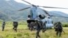 지난해 8월 미한 연합훈련인 을지프리덤실드(UFS) 훈련 중에 한국 군인들이 CH-47 치누크 헬리콥터에서 내리고 있다.