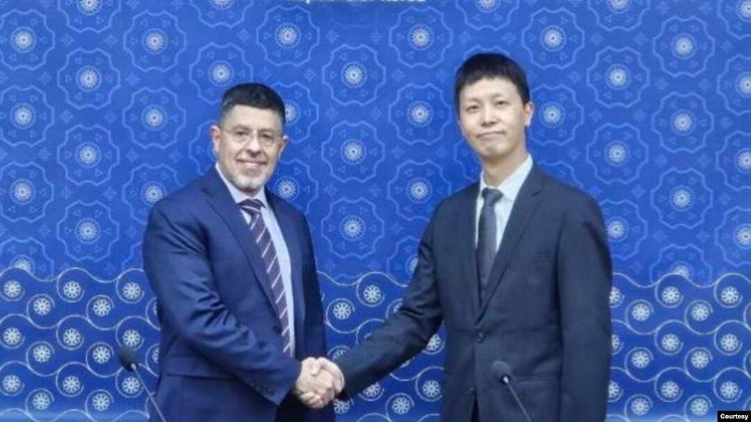 19일 서울에서 미국과 한국이 ‘제1차 국장급 반확산 대화’를 개최했다. 양측 수석대표인 곤잘로 수아레즈 미 국무부 국제안보비확산국 부차관보(왼쪽)와 윤종권 한국 외교부 원자력비확산외교기획관. 사진 = 한국 외교부.