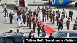 عبدالله عارفاوف، صدراعظم اوزبیکستان، هنگام ورود به میدان هوایی کابل