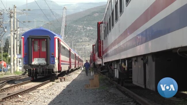  The Earthquake Survivors Living on a Turkish Sleeper Train 