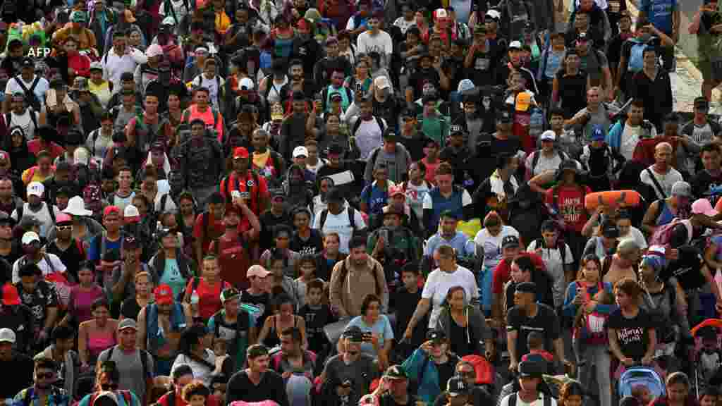 Los caminantes manifiestan que pretenden llegar a Estados Unidos antes de noviembre, por temor al endurecimiento de las medidas migratorias si se da un cambio de gobierno. (AFP) 