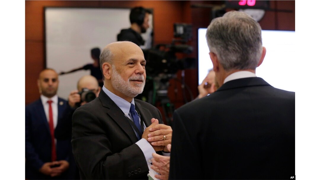 Former Federal Reserve Chairman Ben Bernanke, left, talks to Federal Reserve Chairman Jerome Powell on June 4, 2019, in Chicago.