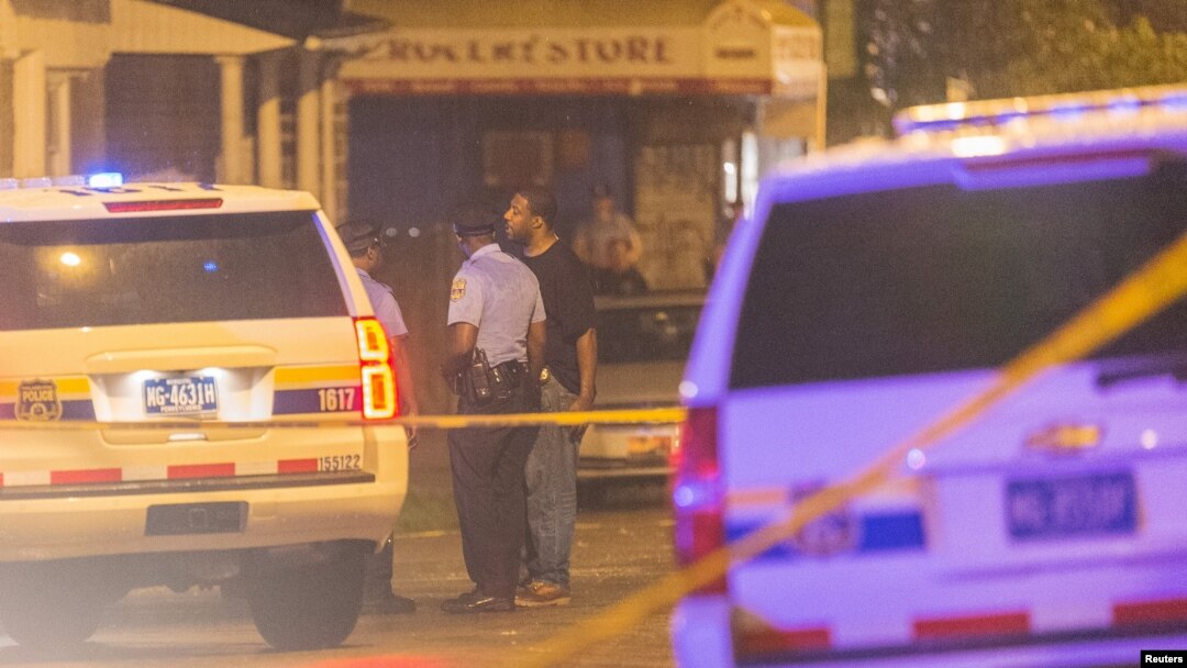 Police investigate the scene of a shooting along Ogden Street in Philadelphia, in the eastern U.S. state of Pennsylvania, June 20, 2015.