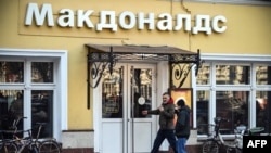 People enter a McDonald's restaurant in Moscow on March 9, 2022. 