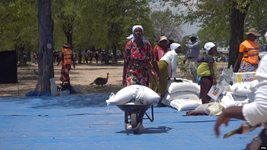 FILE - People receive aid from the U.N. World Food Program with funding from USAID, in Buhera rural district, Zimbabwe, November 2022. (Columbus Mavhunga/VOA) 