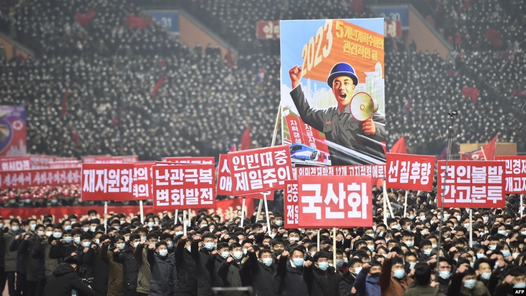 5일 북한 평양 5월1일경기장에서 노동당 중앙위원회 전원회의 결정을 관철하기 위한 궐기대회가 열렸다.