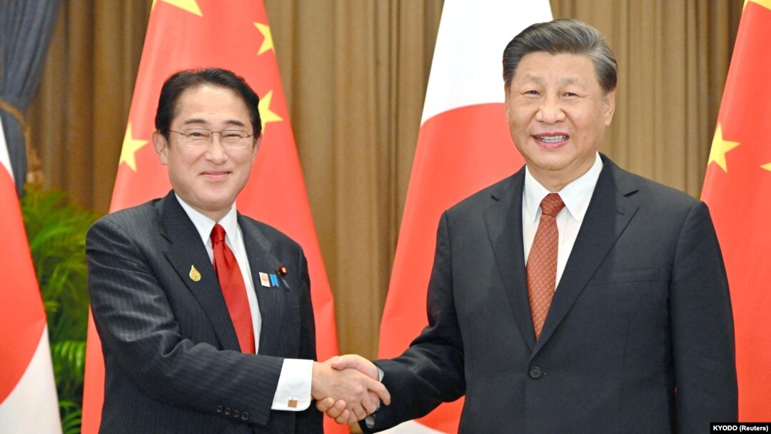 기시다 후미오 일본 총리와 시진핑 중국 국가주석이 17일 시아태평양경제협력체(APEC) 정상회의 참석을 계기로 태국 방콕에서 만났다. 