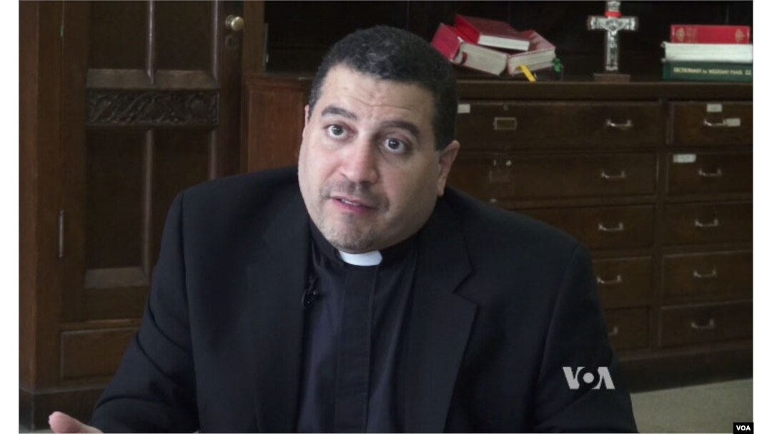 Father Ambiorix Rodriguez of St. Elizabeth's church in Manhattan, NY, Sept. 17, 2015. (Photo: D. Schrier / VOA)
