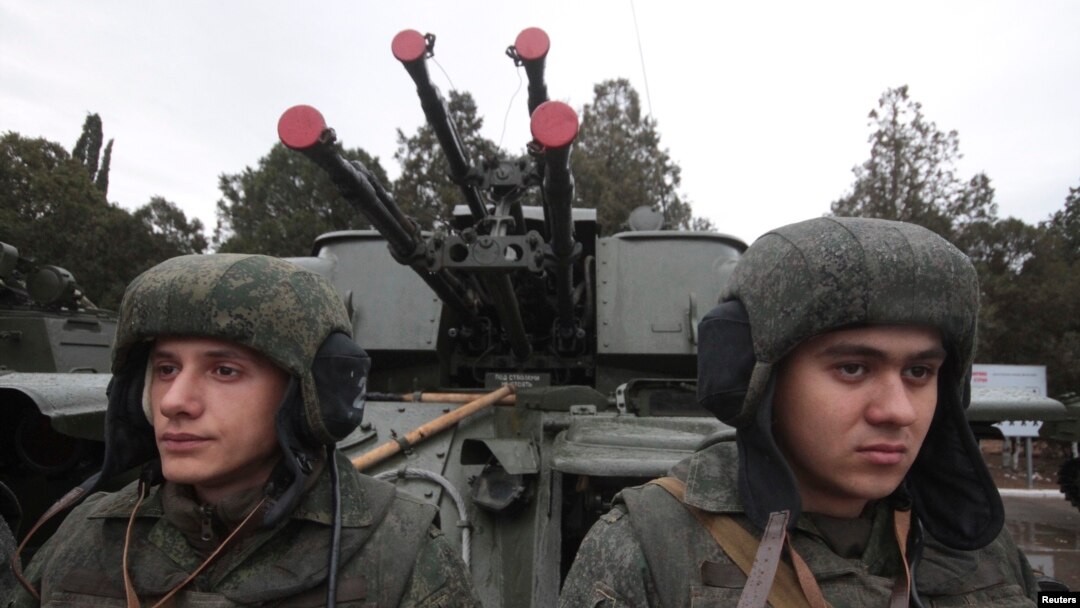 지난달 29일 크림반도 세바스토폴에서 열린 군사 행진에 참가한 러시아 해병대원들. (자료사진)