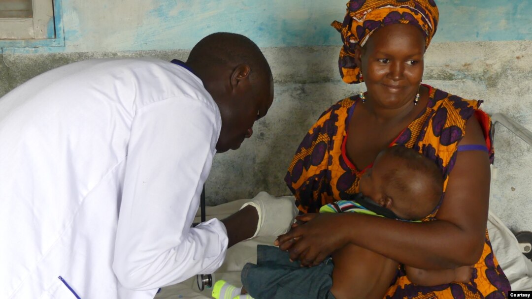 A doctor examines a child in Widou Thiengoly, Senegal, as part of the Tessekere observatory's holistic approach in the area that includes health. (Priscilla Duboz/Great Green Wall Researchers)
