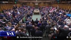 Shtohen thirrjet për kryeminsitrin britanik që të jap dorëheqjen