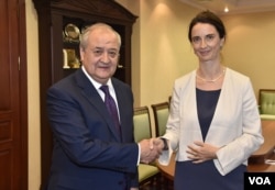 BMT vakili Helena Freyzer O'zbekiston Tashqi ishlar vaziri Abdulaziz Komilov bilan, 2017