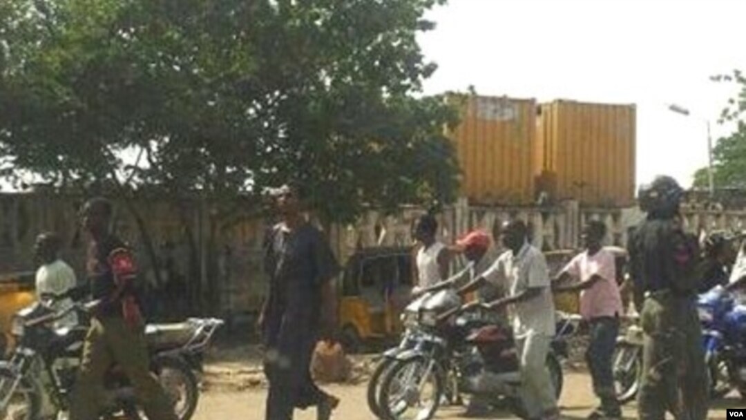 Police check point near Government House in Kano, Nigeria (Isiyaku Ahmed/VOA)
