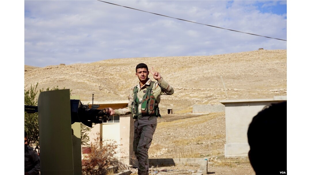 Iranian Kurdish fighters preparing to go out on patrol, Nov. 2, 2016. (J. Dettmer/VOA)