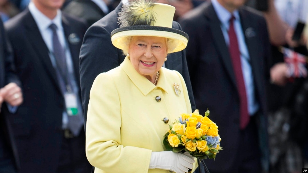 FILE - Her Majesty Queen Elizabeth II visits the Brandenburg Gate during the Royal State Visit to Germany.