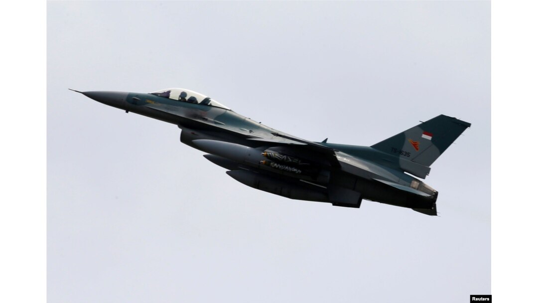 An F16 fighter jet is seen during a military exercise at Ranai military airbase in Natuna Island, Riau Islands province, Indonesia October 6, 2016.