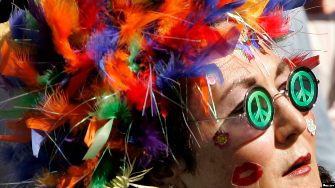 A fan listens to music during the "Summer of Love" 40th anniversary concert at Golden Gate Park in San Francisco, California, September 2, 2007. 
