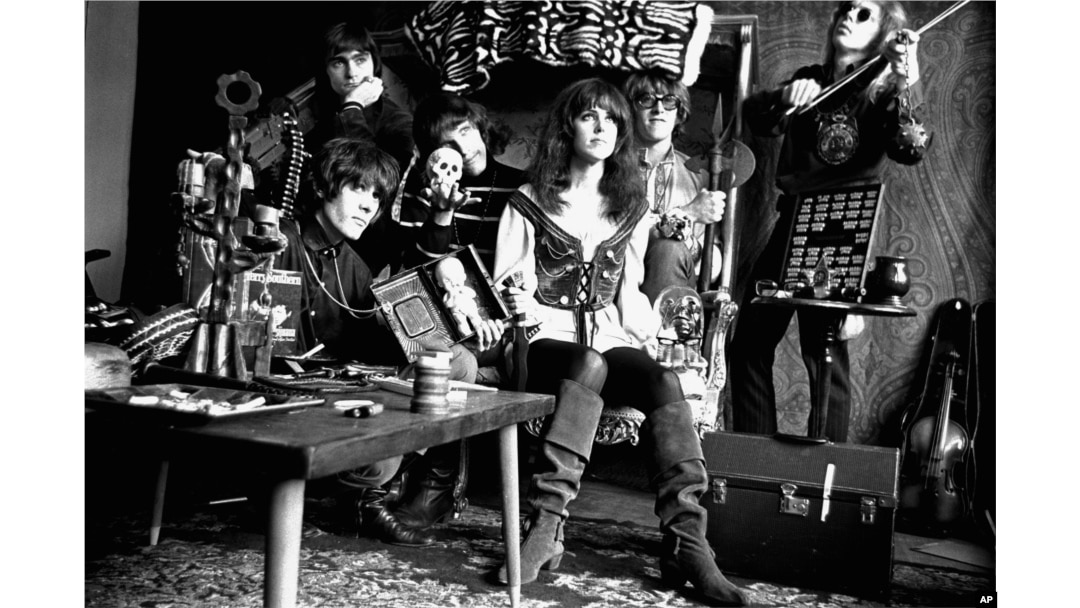 Grace Slick, center, poses with Jefferson Airplane in San Francisco, August 3, 1968.