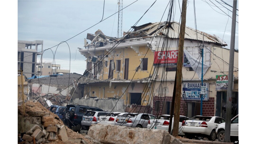 A view of Hotel Naso-Hablod, destroyed after a bomb attack in Mogadishu, Somalia, June 25, 2016. A Somali police officer says a suicide car bomber detonated an explosives-laden vehicle at the gate of a hotel in Mogadishu followed by gunmen who were fighti