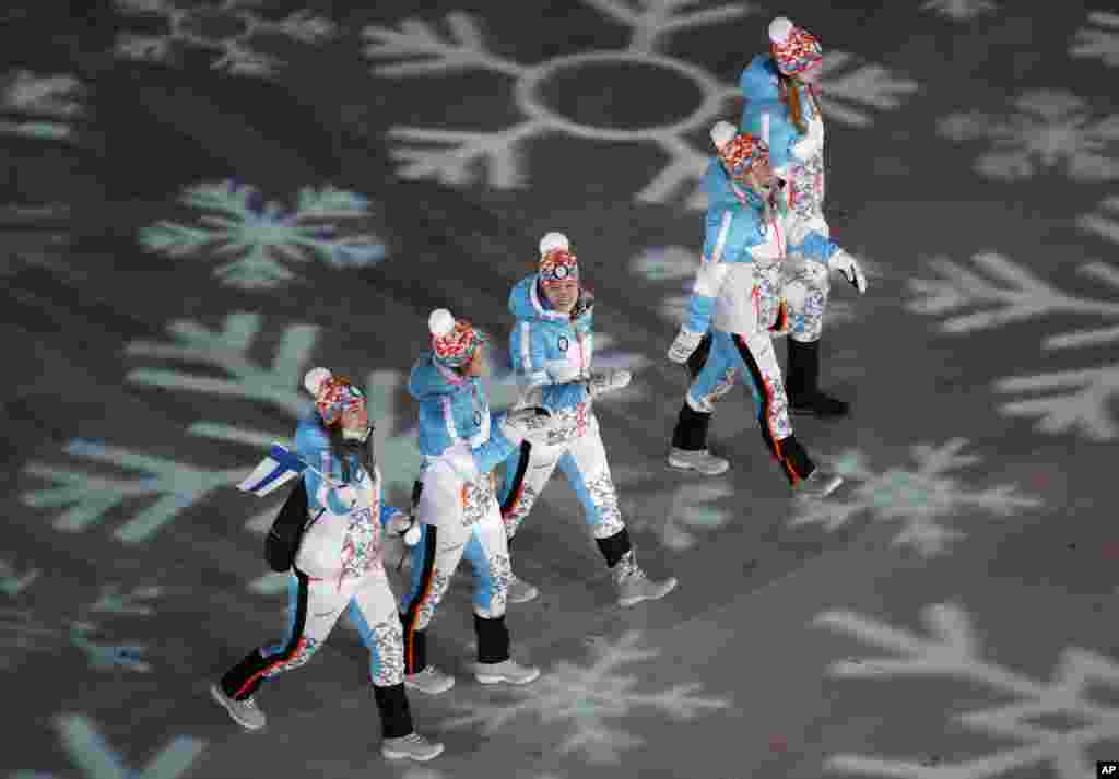 Finlyandiyalik sportchilar&nbsp;​Qishki olimpiadaning yopilish marosimida