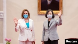 2022年8月3日，美众议院议长佩洛西在台湾总统府与台湾总统蔡英文举行会晤。