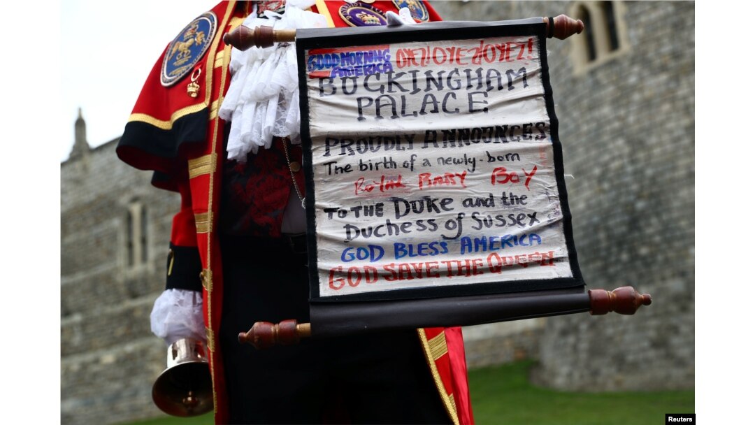 A man makes an announcement outside Windsor Castle that Britain's Meghan, the Duchess of Sussex gave birth to a boy, in Windsor, Britain, May 6, 2019.