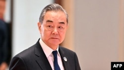 왕이 중국 외교부장.