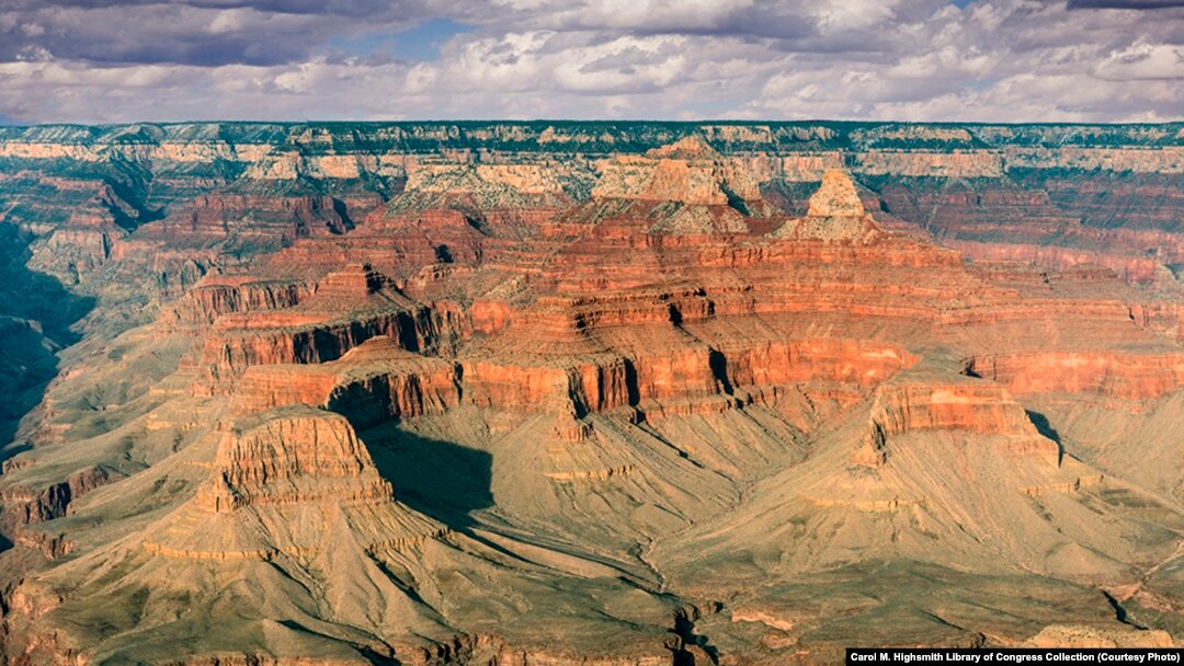 Around 5 million people each year visit the 1.6 km-deep Grand Canyon National Park in Arizona