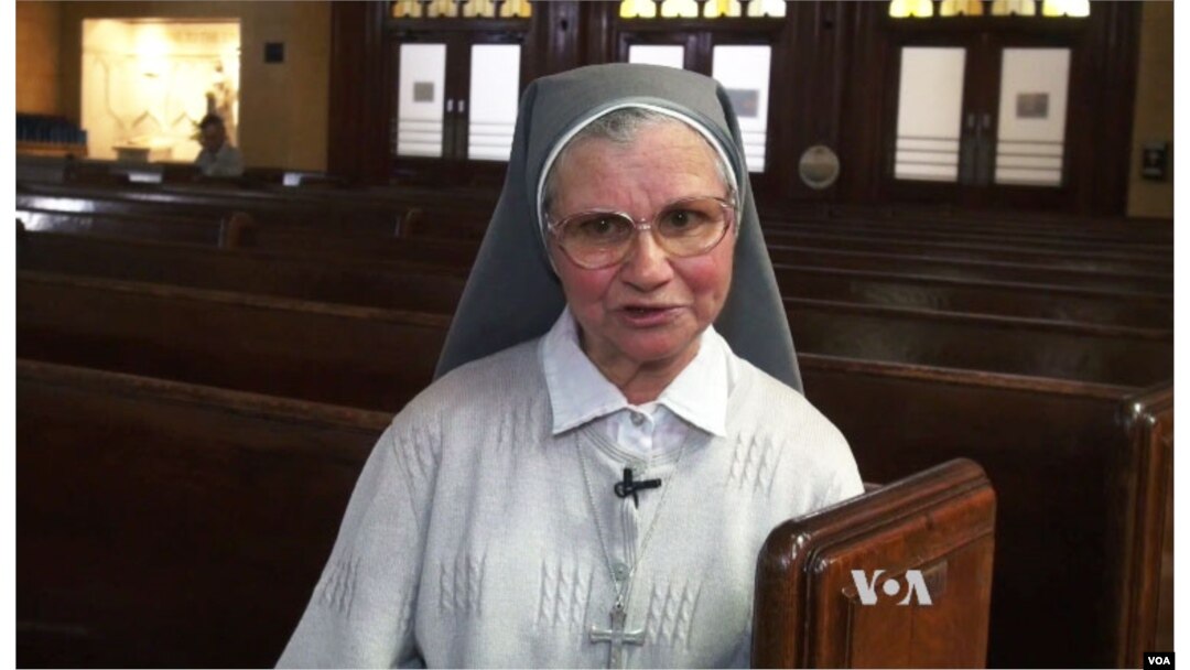 Sister Celia Cid discusses Pope Francis' appeal to Hispanic Americans at St. Elizabeth's church in Manhattan, NY, Sept 17, 2015. (Photo: D. Schrier / VOA)