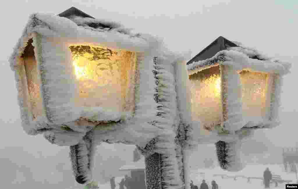 Streetlamps are covered in snow and ice outside a restaurant on the peak of the Feldberg mountain, 20km (12.4 miles) outside of Frankfurt, Germany.