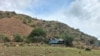 Un autobús averiado yace en el suelo tras un choque mortal, en el que se desplomó por un precipicio, en Yocalla, Bolivia, el 17 de febrero de 2025. Comando Departamental de Potosí/Folleto vía REUTERS.