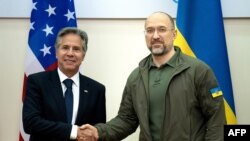 Держсекретар США Ентоні Блінкен втретє відвідав Україну з часу початку повномасштабної агресії Росії. Він провів зустрічі з українськими високопосадовцями, зокрема з прем'єр-міністром Україні Денисом Шмигалем 