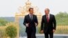 Makron, Putin Versalda uchrashdi