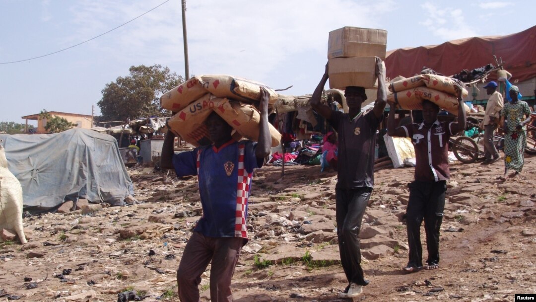 Maliga borgan gumanitar yordam, Mopti shahri, 4-fevral, 2013-yil.