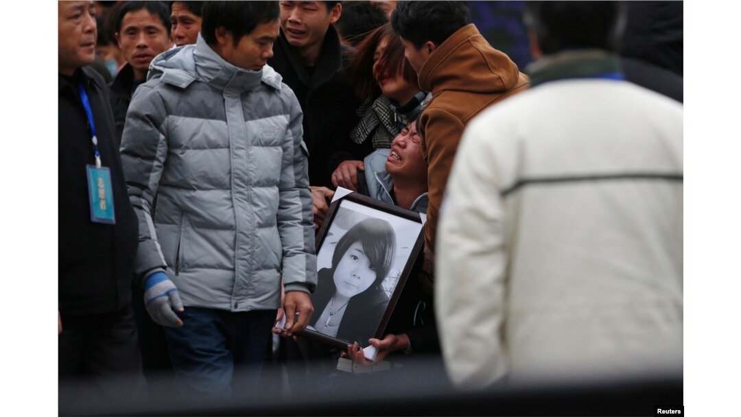 Chinese Families Mourn Stampede Victims on Symbolic 7th Day