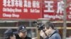 中共强调放弃执政没理由。图为中国警察2月27日要求美联社记者离开北京王府井大街