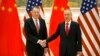 美国贸易代表莱特希泽与中国副总理刘鹤2019年2月14日在北京钓鱼台国宾馆开始举行美中贸易谈判前握手。