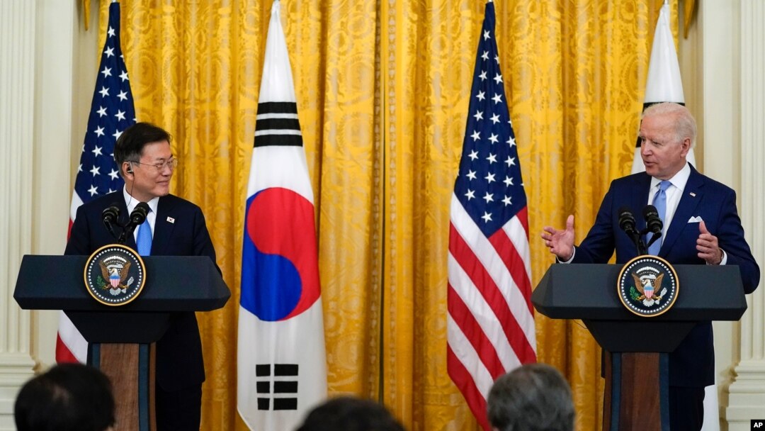 조 바이든 미국 대통령과 문재인 한국 대통령이 지난 5월 워싱턴 백악관에서 회담 뒤 공동기자회견을 했다. 