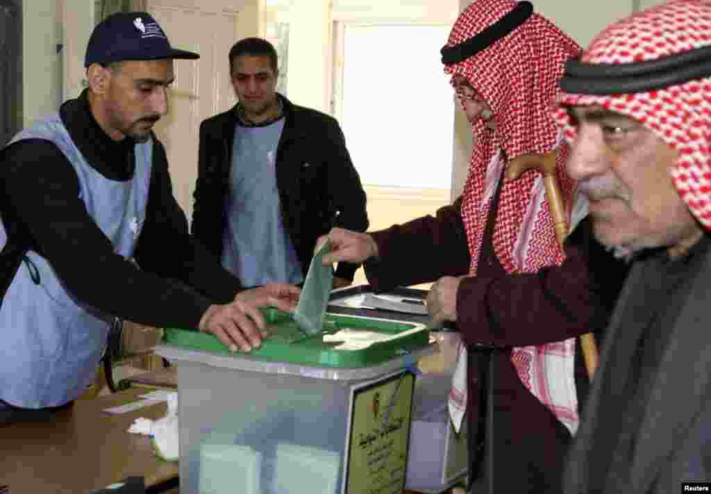 A man casts his ballot at a polling station in Amman, January 23, 2013.