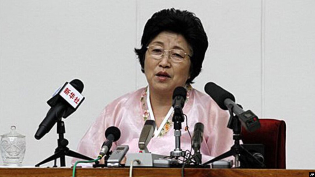 탈북해서 한국에 살다가 지난 5월 다시 입북해 기자회견을 한 박인숙 씨.