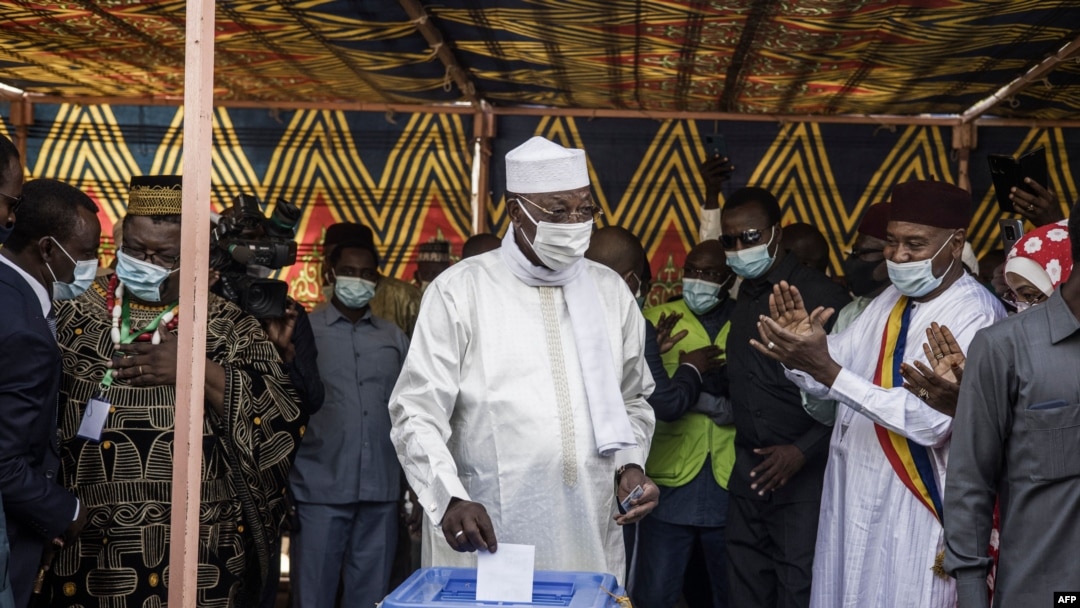 Chadian President Idriss Deby casts his ballot at a polling station in N'djamena, on April 11, 2021.