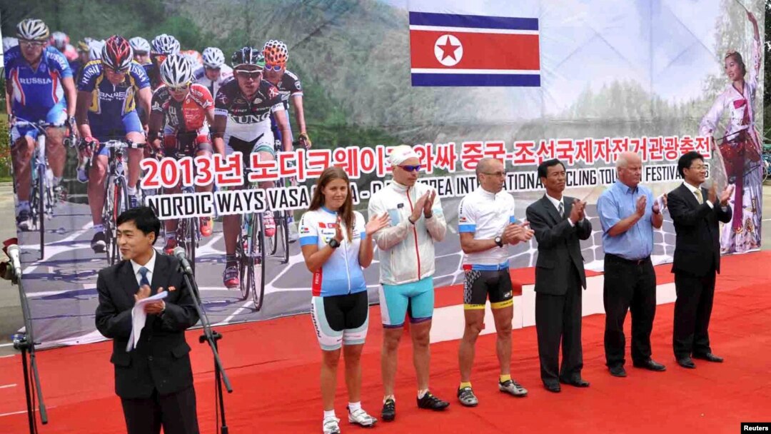 지난 23일 북한 라선경제특구에서 '노디크 웨이즈 중-조 국제자전거관광축전' 시상식이 열렸다. 대회에는 유럽 출신의 자전거 동호인 50여명이 참가했다.