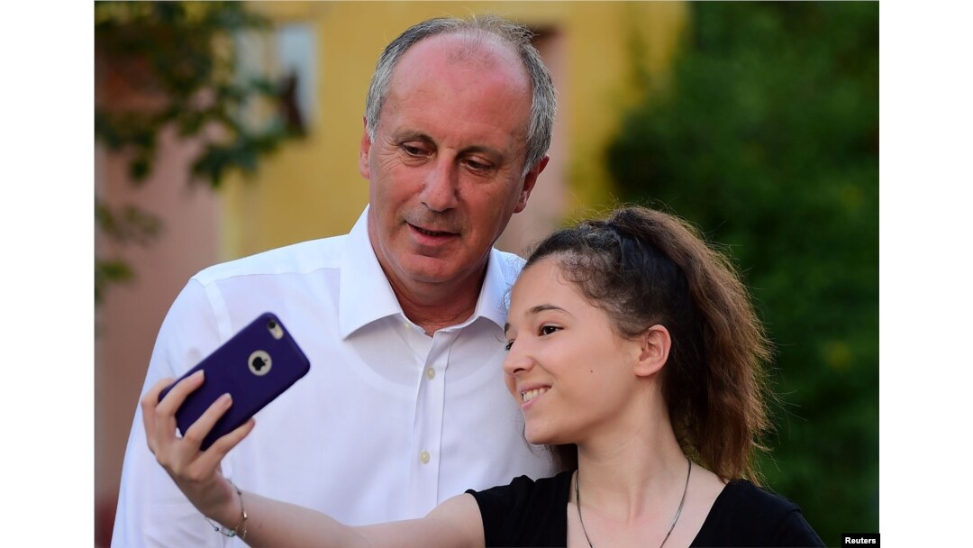 Muharrem Ince, presidential candidate of Turkey's main opposition Republican People's Party (CHP), poses for a selfie with a supporter of him in Elmalik village in Yalova province, Turkey, June 14, 2018.