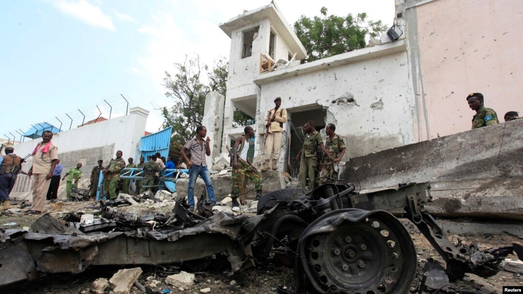 Security agents at scene of suicide bomb attack outside United Nations compound, Mogadishu, June 19, 2013.