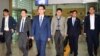 천해성 한국 통일부 차관(가운데)을 단장으로 한 남북공동연락사무소 추진단이 지난 6월 개성공단 방문을 위해 파주시 남북출입사무소를 통해 출경하고 있다.