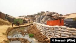 Matakan hana hana abaliyar ruwa barna a sansanin 'yan gudun hijira na kabilar Rohingya dake Bangladesh.