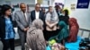 Mkurugenzi Mkuu wa Shirika la Afya Duniani (WHO) Tedros Adhanom Ghebreyesus (katikati) , alipotembelea hospitali ya watoto huko Port Sudan Septemba 7, 2024.